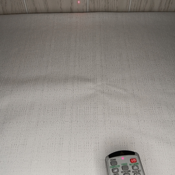 Sanyo Remote w/laser pointer - Picture 9 of 10
